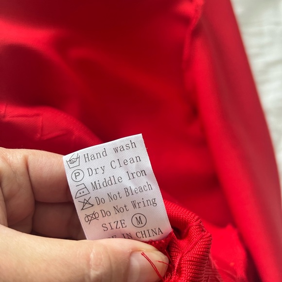 Red dress - Picture 5 of 7